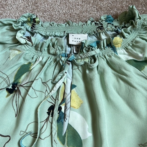 A New Day Green Floral Bishop Long Sleeve Blouse  Size Medium - Picture 3 of 8